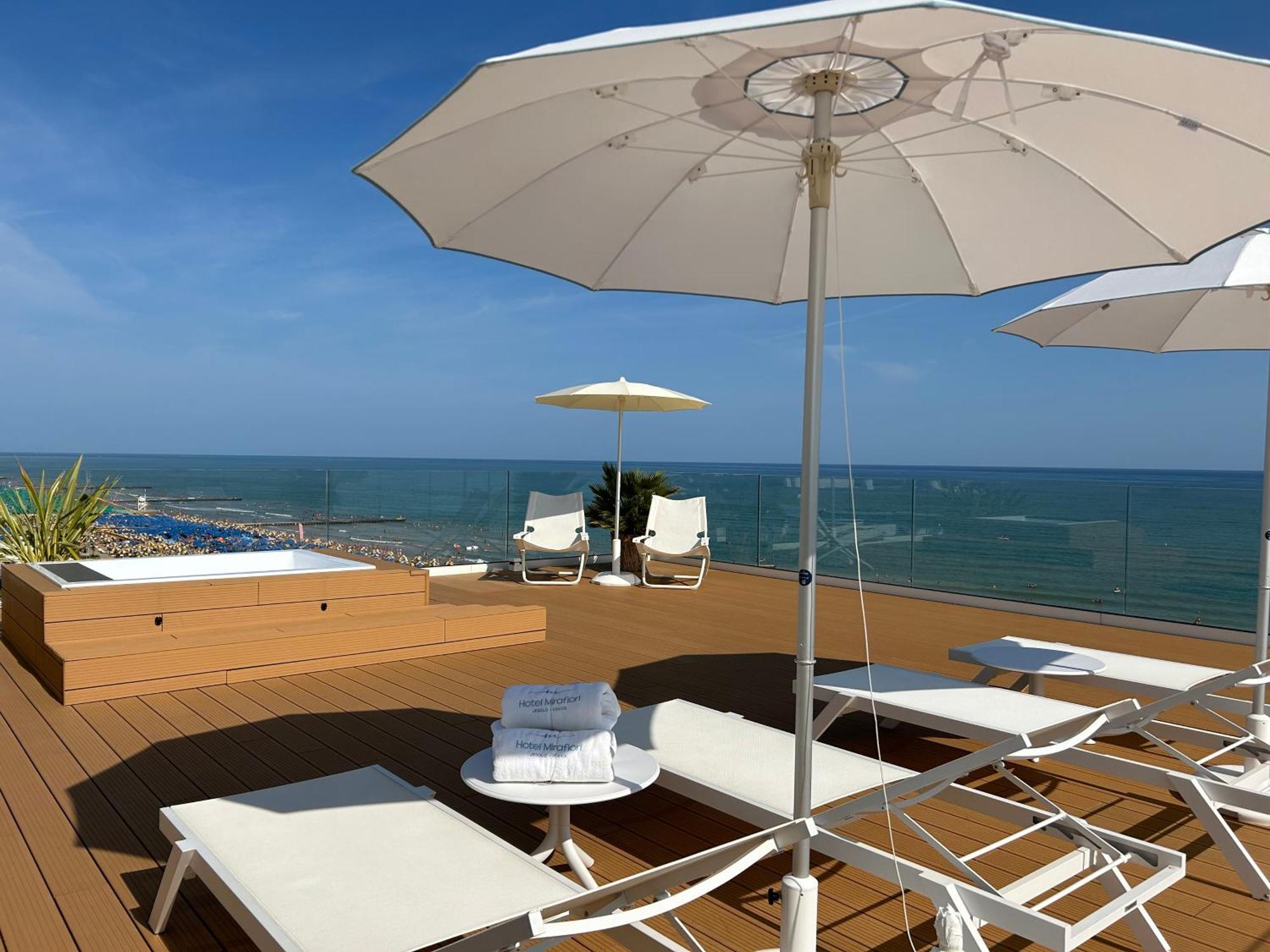 Hotel Mirafiori Lido di Jesolo Exteriör bild