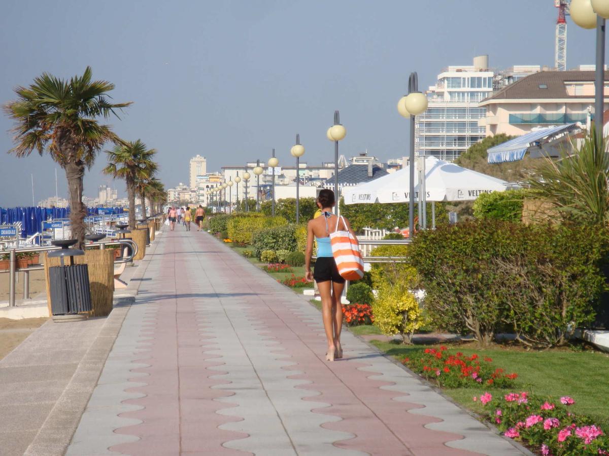 Hotel Mirafiori Lido di Jesolo Exteriör bild